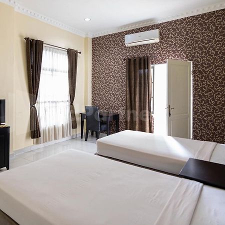 Carolina Transit Hotel Medan Exterior photo