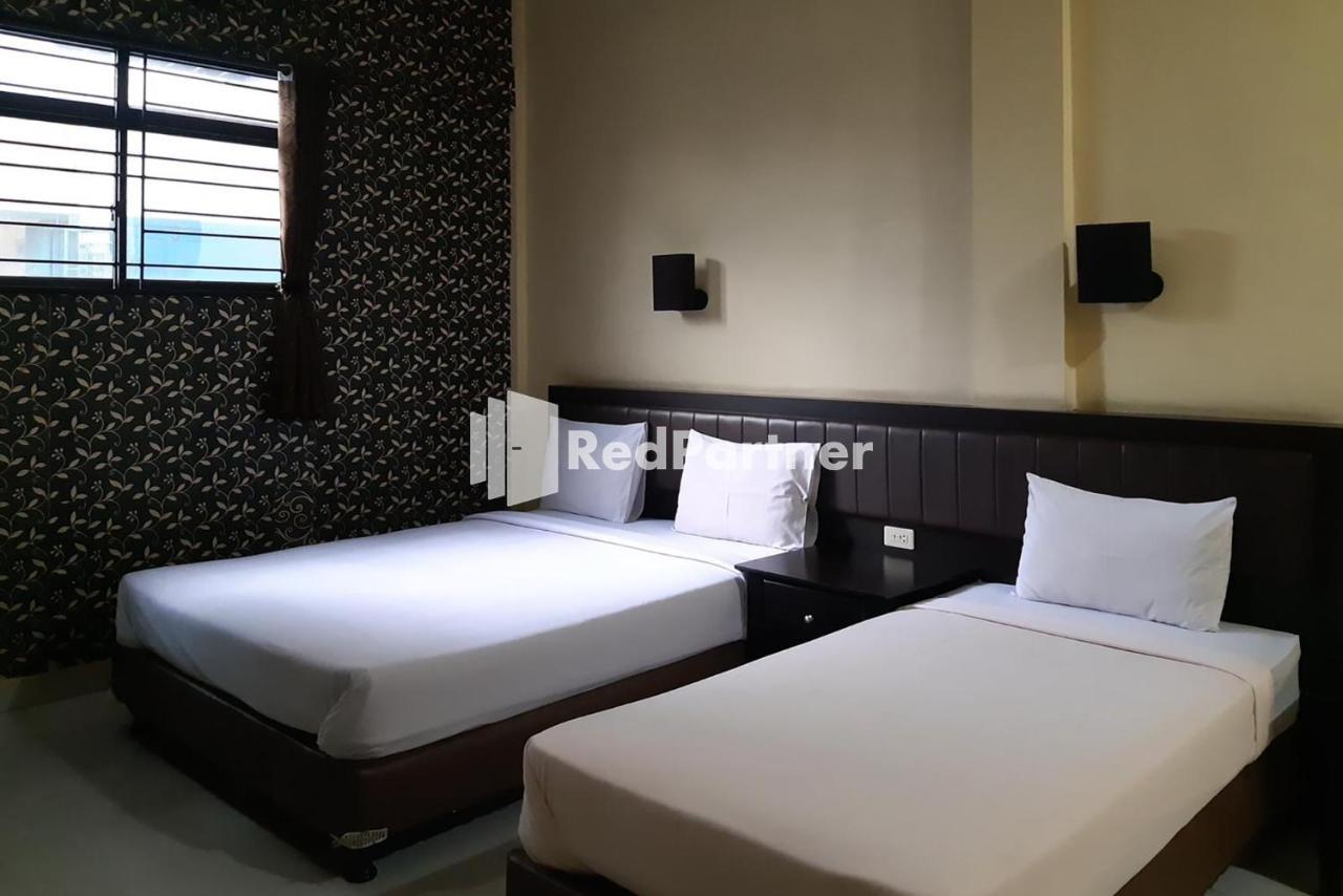 Carolina Transit Hotel Medan Exterior photo