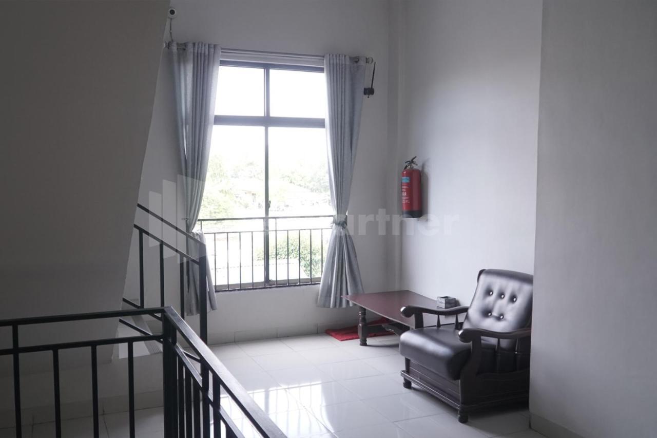 Carolina Transit Hotel Medan Exterior photo